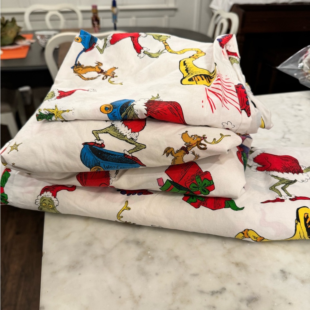 Pottery Barn Grinch Sheet Set- TWIN EUC